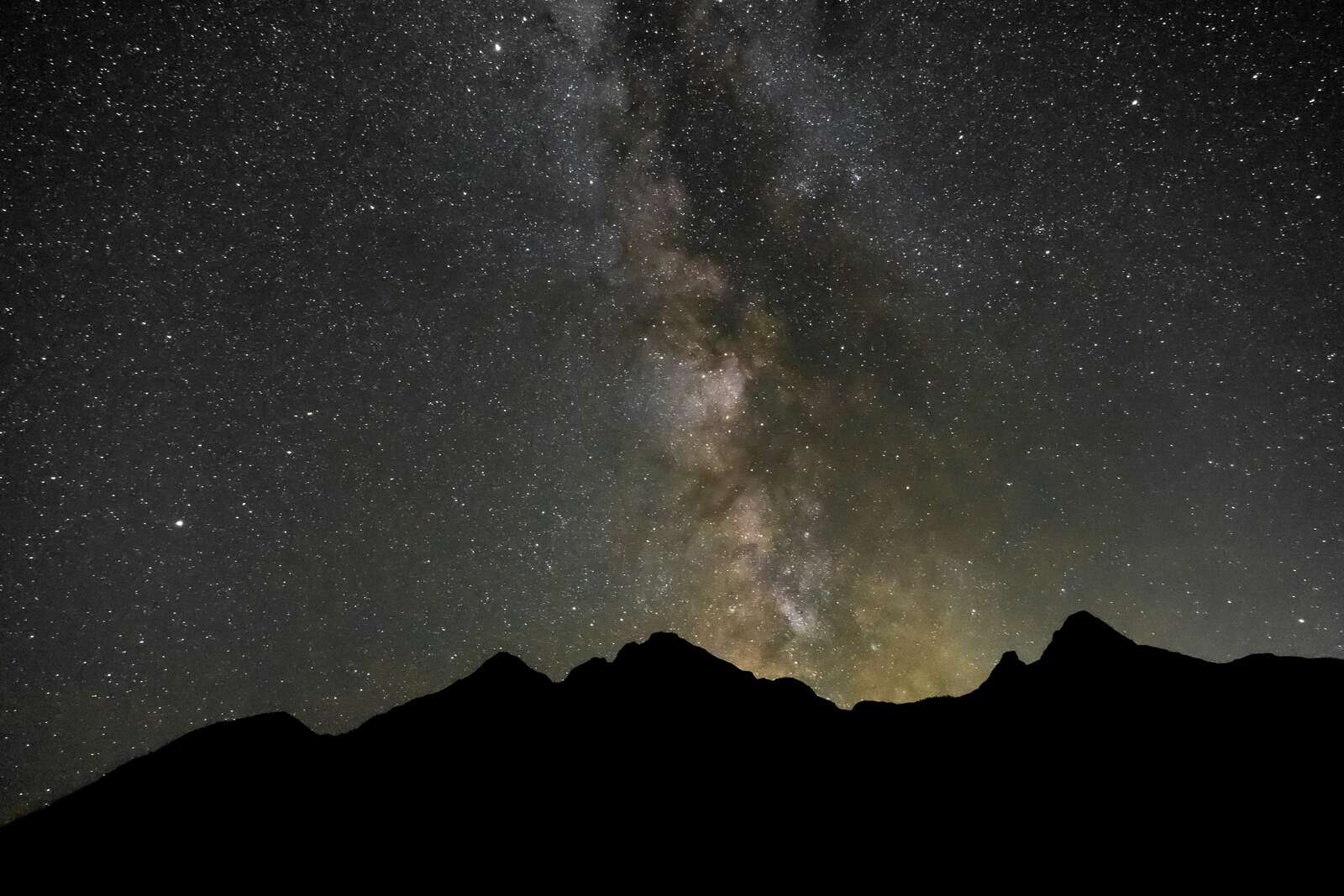 Glimpse of the Milky Way hovering over the Cascades